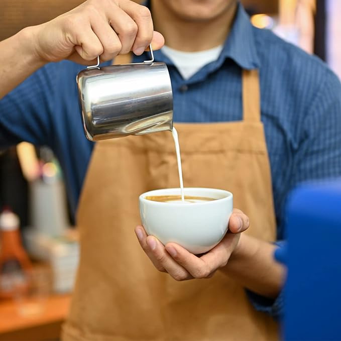 Milk Frothing Pitcher, Stainless Steel Coffee Cup Mug Milk Frothing Pitcher Jug with Lid and Handle Cappuccino Latte Coffee Art for Home Office Kitchen Coffee Shop, Silver(600ml)