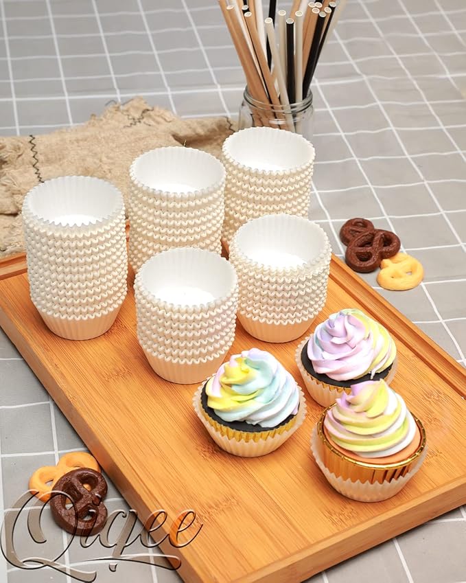 qiqee 600pcs White Cupcake Liners Muffin Linner No Smell, Food Grade Baking Cups（Standard Size）
