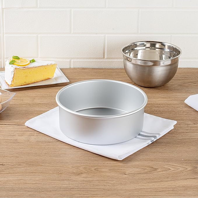 Restaurantware-Met Lux 8 x 3 Inch Straight-Sided Baking Tin, 1 Round Cake Pan - Oven-Ready, Freezable, Anodized Aluminum Round Baking Pan, Greaseproof, For Layer Birthday Cake